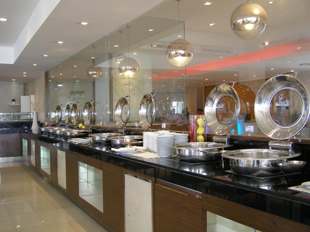 Iyarin @ Tuk Chang Hotel Bangkok Eksteriør billede